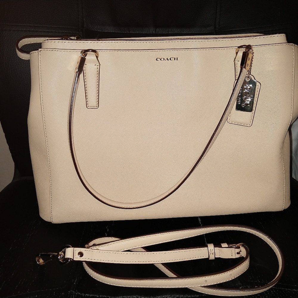Authentic Coach shoulder bag (NWOT)